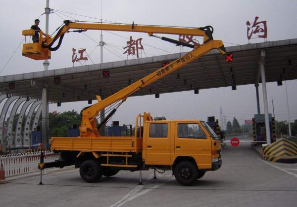 曲臂式升降機16（曲臂式升降機多少錢一天）